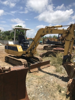 ขาย Komatsu Pc30-6สภาพสวยพร้อมใช้ ต่อคุณอ๊อฟพิจิตร086-737-9991