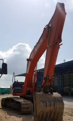 ขาย!! >>> Hitachi Zx200 รุ่น 1 เล่มทะเบียน แห้งๆ ช่วงล่างเต็ม <<< เบอร์ติดต่อ 098-7155789