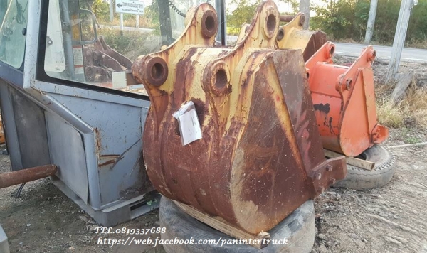 FROM JAPANสินค้าเก่านอก ขายตามสภาพBUCKET บุ๊งกี๋สำหรับรถขุดไซค์200 ,220 /สลัก 80 มิล/แบบปากแคบ /มีปีกข้าง /3 ฟัน / ราคาเพียง(ใบละ) 30,000 บาท สนใจรีบติดต่อ 0819337688