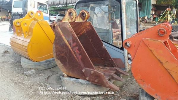 FROM JAPANสินค้าเก่านอก ขายตามสภาพBUCKET บุ๊งกี๋สำหรับรถขุดไซค์200 ,220 /สลัก 80 มิล/แบบปากแคบ /มีปีกข้าง /3 ฟัน / ราคาเพียง(ใบละ) 30,000 บาท สนใจรีบติดต่อ 0819337688