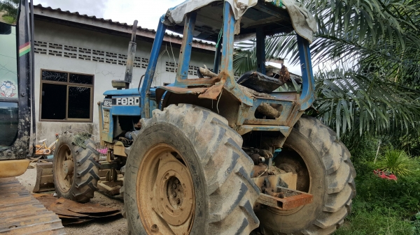 รถไถ FORD 8210. สนใจติดต่อ 081 - 6079515 รถไถ FORD 8210. สนใจติดต่อ 081 - 6079515