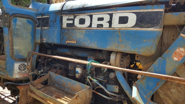 รถไถ FORD 8210. สนใจติดต่อ 081 - 6079515 รถไถ FORD 8210. สนใจติดต่อ 081 - 6079515