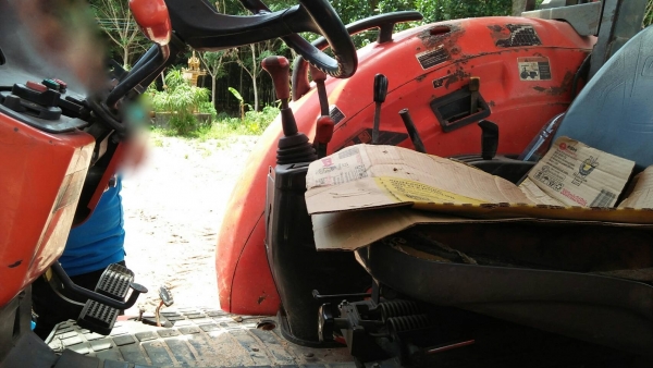 รถไถ KUBOTA M9540 , ( รถ 2 เพลา. ) สนใจติดต่อ 081 - 6079515 รถไถ KUBOTA M9540 , ( รถ 2 เพลา. ) สนใจติดต่อ 081 - 6079515