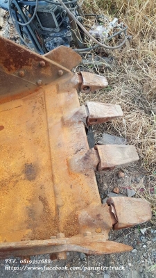 FROM JAPANสินค้าเก่านอกBUCKET บุ๊งกี๋สำหรับรถขุดไซค์200 ,220 /สลัก 80 มิล /มีปีกข้าง /4 ฟัน /ปากกว้าง :45 นิ้ว (114 cm.) / ราคาเพียง(ใบละ) 33,000 บาท สนใจรีบติดต่อ 0819337688