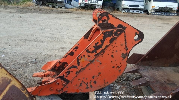 FROM JAPAN สินค้าเก่านอกBUCKET บุ๊งกี๋สำหรับรถขุดไซค์100 ,120 / สลัก 65 มิล/ แบบปากแคบ /มีปีกข้าง / 3 ฟัน / ราคาเพียง(ใบละ) 25,000 บาท สนใจรีบติดต่อ 0819337688