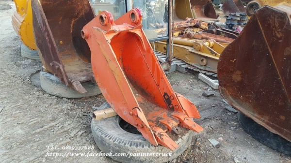 FROM JAPAN สินค้าเก่านอกBUCKET บุ๊งกี๋สำหรับรถขุดไซค์100 ,120 / สลัก 65 มิล/ แบบปากแคบ /มีปีกข้าง / 3 ฟัน / ราคาเพียง(ใบละ) 25,000 บาท สนใจรีบติดต่อ 0819337688