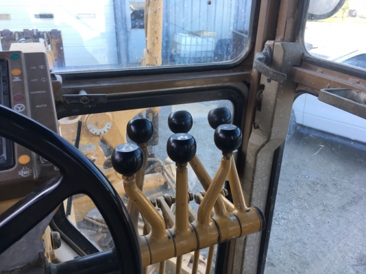 140G#5MD035XX ปี1995 รถจากอเมริกา พร้อมติดตั้ง Scarifierหน้า รอของไม่นาน 092-929-9942 ธีรเทพ (แบงค์) 140G#5MD035XX ปี1995 รถจากอเมริกา พร้อมติดตั้ง Scarifierหน้า รอของไม่นาน 092-929-9942 ธีรเทพ (แบงค์)