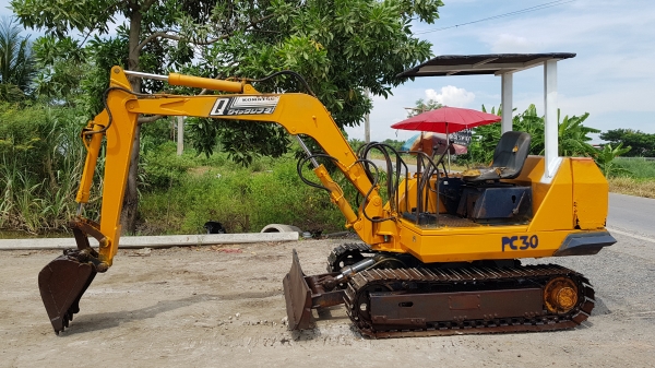 ขายด่วนรถแบคโฮKOMATSUโคมัสซูรุ่นยอดนิยมสวยๆPC30-3เครื่องโคมัสซู3D84เครื่องดีปั่มแรงรถนอกเพิ่งนำเข้ามาใหม่ยังไม่เคยใช้งานในเมืองไทยเลย