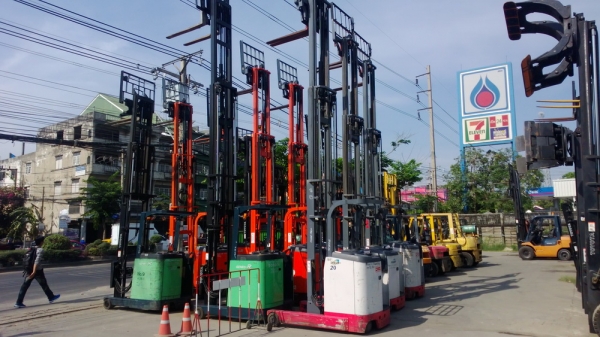 รถยกไฟฟ้าโตโยต้ารุ่น 7 น้ำหนักยก 2 ตัน เสาสูง 7 เมตร มีให้เลือกหลายคัน