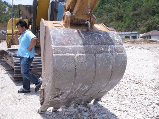 รถแบคโฮ ยี่ห้อ CAT รุ่น 320D