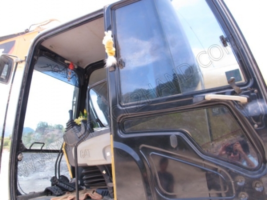 รถแบคโฮ ยี่ห้อ CAT รุ่น 320D