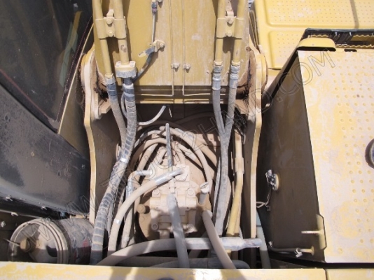 รถแบคโฮ ยี่ห้อ CAT รุ่น 320D