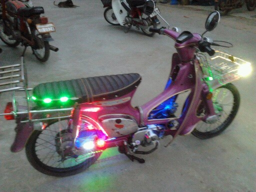 ขาย HONDA C 70 ขายตามสภาพมีอะไหล่ให้ครบ สีสวยมาก ไฟเต็มคัน ทะเบียนแท้ เครื่องแฝง หัวเวฟ 4 เกียร์ ขาย HONDA C 70 ขายตามสภาพมีอะไหล่ให้ครบ สีสวยมาก ไฟเต็มคัน ทะเบียนแท้ เครื่องแฝง หัวเวฟ 4 เกียร์