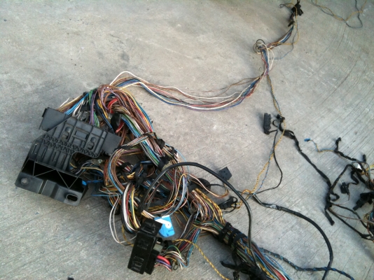 ขายชุดสายไฟรอบคับ หลายยี่ห้อ  เช่น HONDA - BMW