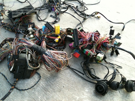 ขายชุดสายไฟรอบคับ หลายยี่ห้อ  เช่น HONDA - BMW