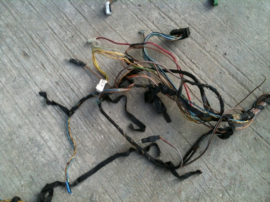 ขายชุดสายไฟรอบคับ หลายยี่ห้อ  เช่น HONDA - BMW