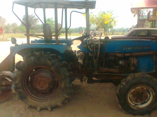 รถไถแชมป์ 304 slxโฟวิน 30แรง เครื่องดีมากๆครับ พร้อมผาน5 lcs ผานดันหน้า