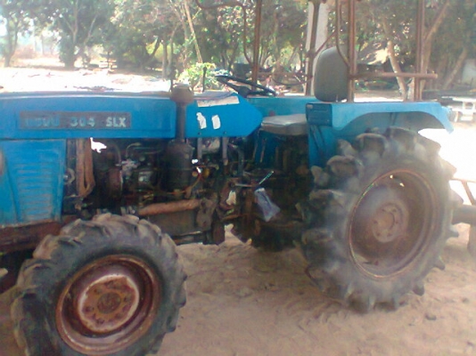 รถไถแชมป์ 304 slxโฟวิน 30แรง เครื่องดีมากๆครับ พร้อมผาน5 lcs ผานดันหน้า