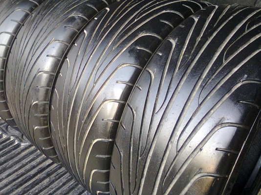 ขายยาง 215/45/17 ดีสโตน ปี10 4เส้น 2900