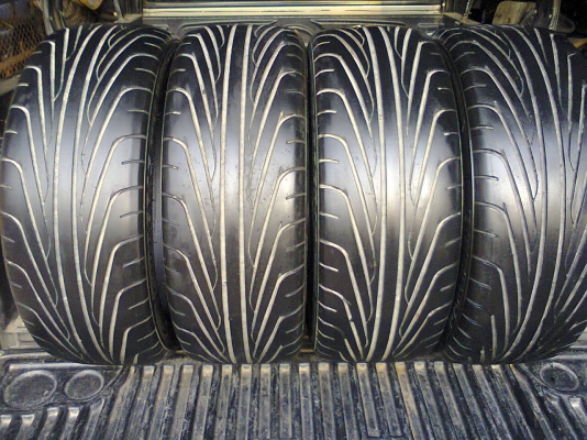 ขายยาง 215/45/17 ดีสโตน ปี10 4เส้น 2900