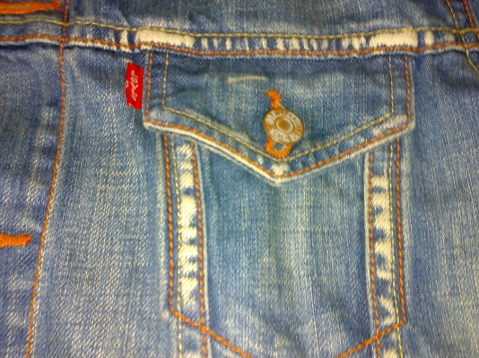 -ขายเสื้อยีน ลีวาย แท้ๆ สักตัวคับ สวยมากๆ