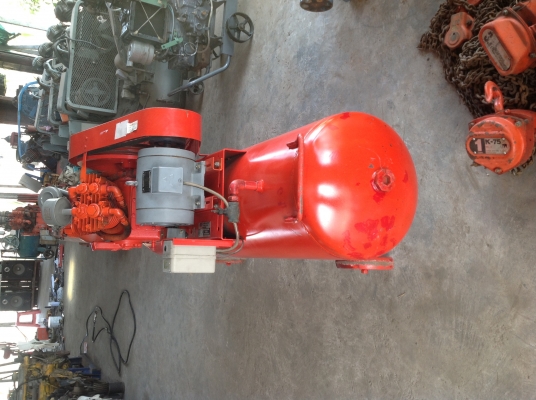 ขายเครื่องปั้มลมเก่าญี่ปุ่นยี่ห้อ  EARTH FUJI   รุ่นใหม่ ขนาดถัง 317 ลิตร ขนาด 4 สูบ ทูสเตด  ไฟ 380 V สภาพสวยมากๆพร้อมใช้งานสีเดิมจากญี่ปุ่น.