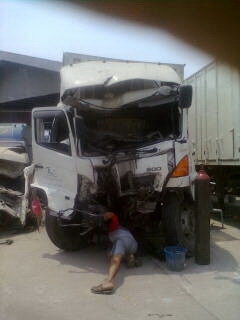 ขายซากรถร่วมบรรทุก6ล้อHINO 500 ปี54ตู้10บานยาม7.50เมตรไม่มีเสากลาง