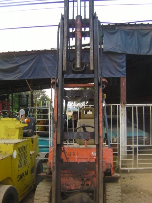 รถยกTCM3ตันเครื่องอีซูซุดีเซลเกียร์Autoเสาสูง5เมตรยางตันหน้าหลังรถนอกไม่มีงาราคา150,000บาท