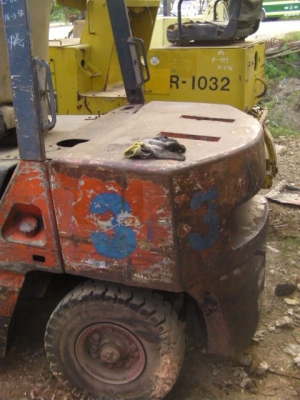 รถยกTCM3ตันเครื่องอีซูซุดีเซลเกียร์Autoเสาสูง5เมตรยางตันหน้าหลังรถนอกไม่มีงาราคา150,000บาท