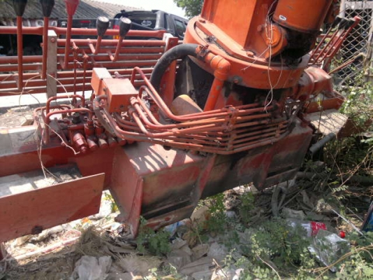 ขายเครน UNIC 330 V-TURDO 3.30 ตัน 3 ชัก 4 ปลอก ท้องวี มีใบคุมเครน สภาพสมบูรณ์พร้อมใช้