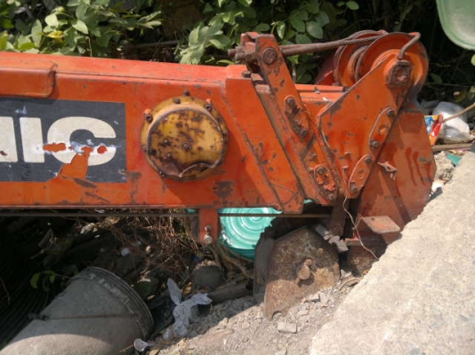 ขายเครน UNIC 330 V-TURDO 3.30 ตัน 3 ชัก 4 ปลอก ท้องวี มีใบคุมเครน สภาพสมบูรณ์พร้อมใช้