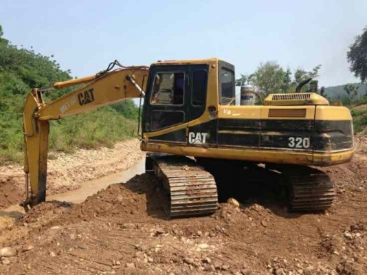 ขายรถแบคโฮ CAT 320 V.2 เครื่องเดิม ปั้มเดิม ไฟฟ้าใช้งานได้ เอกสารใบอิมวอย ราคาย้อมๆ สนใจโทร