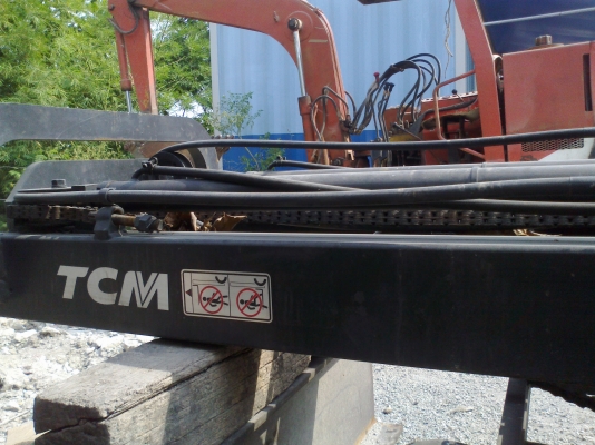 ขายเสารถยกT.C.M 3 ตัน เสาพิเศษ  3 ท่อน ยกได้สูง 4.80 เมตรสไลด์ได้ พร้อมงายก T.0894071471