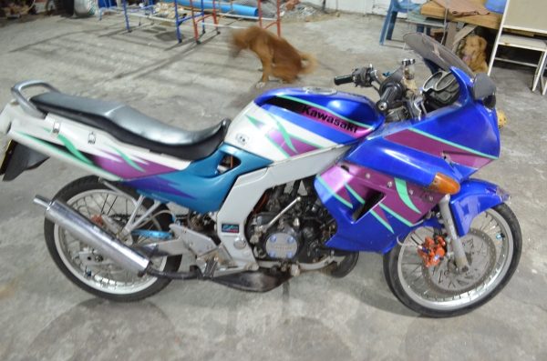 kawasaki serpico 150cc เครื่องเงียบ สภาพใช้ไปทำงานทุกวัน ทะเบียนพร้อมโอนรถมีทะเบียน พร้อมโอน เครื่องเงียบ