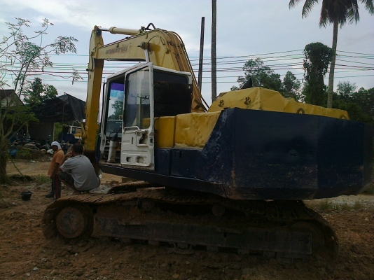 ขายPC200-3 รถพร้อมใช้งาน รถสาดสีบางๆเพื่อให้ดูดี