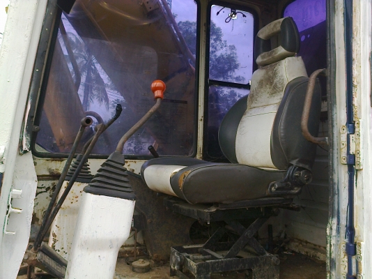 ขายPC200-3 รถพร้อมใช้งาน รถสาดสีบางๆเพื่อให้ดูดี