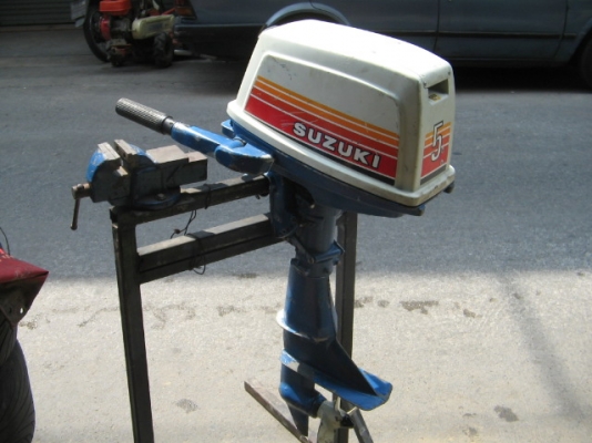 ขาย เครื่องเรือ Suzuki 5 แรง สภาพดีเครื่องดี นำเข้าญี่ปุ่น ราคา 12,500 สนใจติดต่อ คุณ ติ เบอร์โทร 081-7332571
