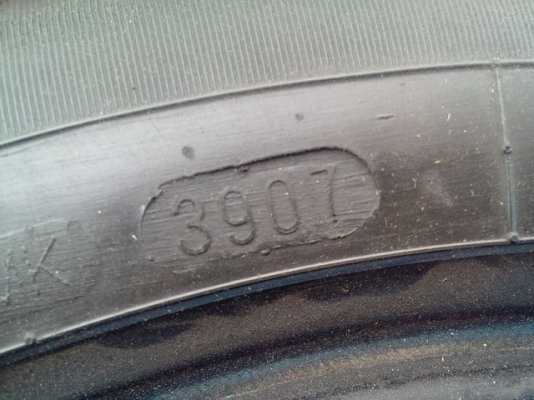 ขาย ยาง 225/55/17 สี่เส้น ราคา 1500