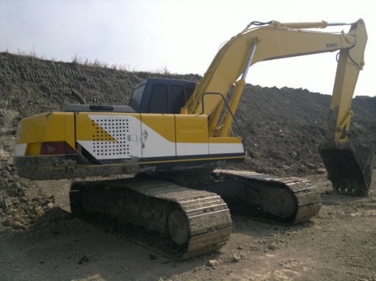 ขายรถแบคโฮ KOBELCO SK200-T ไฟฟ้าครบ แอร์มี เอกสารใบอิมวอย รถทำสีใหม่ สนใจโทร