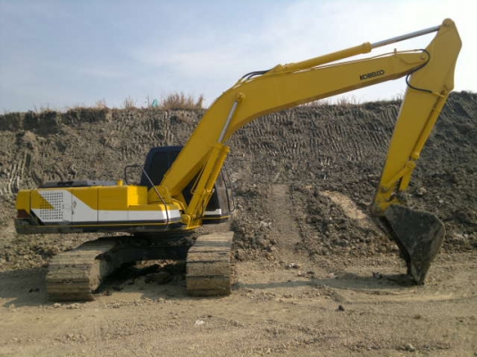 ขายรถแบคโฮ KOBELCO SK200-T ไฟฟ้าครบ แอร์มี เอกสารใบอิมวอย รถทำสีใหม่ สนใจโทร