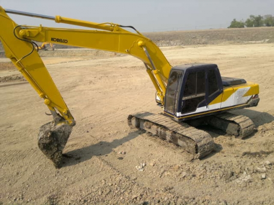 ขายรถแบคโฮ KOBELCO SK200-T ไฟฟ้าครบ แอร์มี เอกสารใบอิมวอย รถทำสีใหม่ สนใจโทร