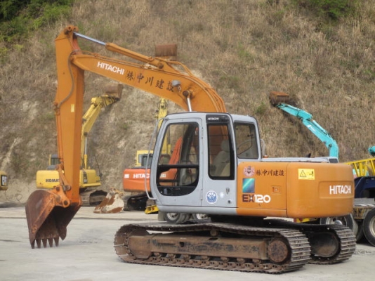 ขายด่วน Hitachi EX120-5  อาร์มพิเศษ ใบแทรค 70  ซีเรียลสูง 58xxx  เก่าญี่ปุ่นยังไม่เคยใฃ้งานในไทย สภาพสวยมาก ๆๆ