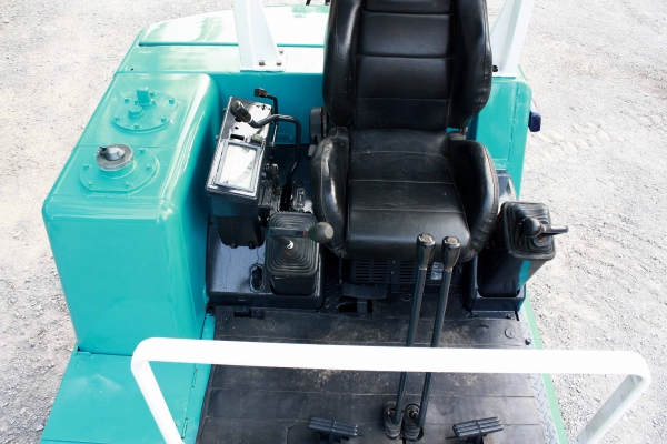 ขายรถแม็คโค KUBOTA KX-027 (เทียบเท่า KOMATSU PC30) นำเข้าจากญี่ปุ่น รถพร้อมใช้งาน ติดต่อ 086-775-7900 ขายรถแม็คโค KUBOTA KX-027 (เทียบเท่า KOMATSU PC30) นำเข้าจากญี่ปุ่น รถพร้อมใช้งาน ติดต่อ 086-775-7900