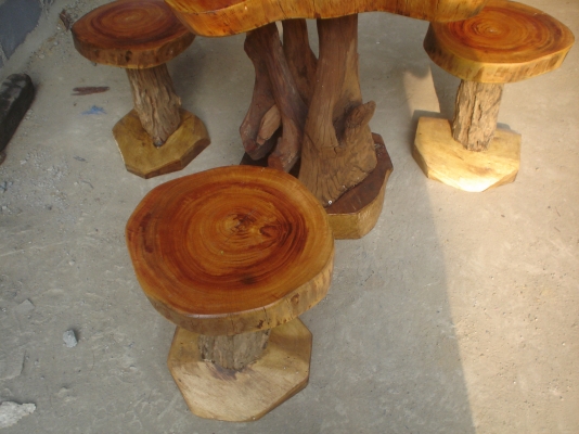 ไม้ประดู่  ซื้อมาใหม่  เหมาให้ขายบ้าน   ขายถูกๆๆ3200บาท