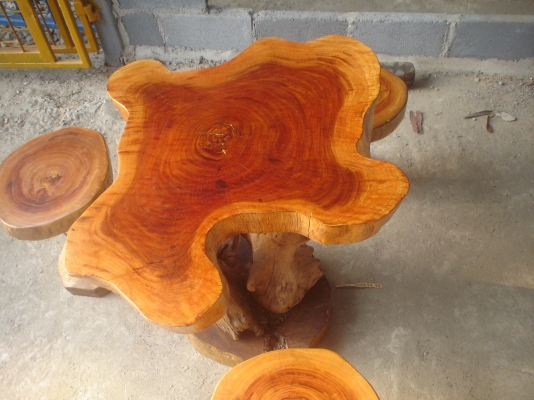 ไม้ประดู่  ซื้อมาใหม่  เหมาให้ขายบ้าน   ขายถูกๆๆ3200บาท