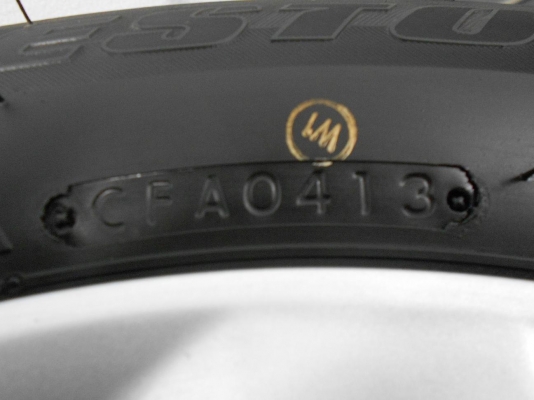 ขายล้อแม็ก toyota yaris ขอบ 15 พร้อมยางป้ายแดงปี 13/เทิร์นได้-ใส่ฟรีค่ะ