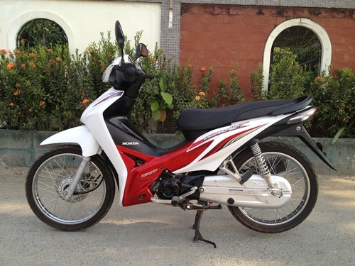 ขายhonda wave110i สีขาวเเดง ปี2555