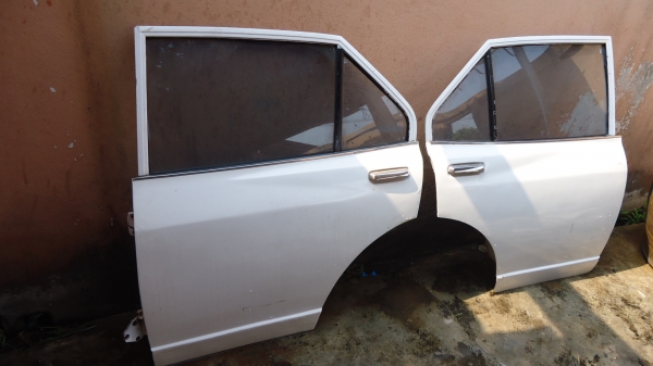 ประตูคู่หลัง TOYOTA    RT81ครับ