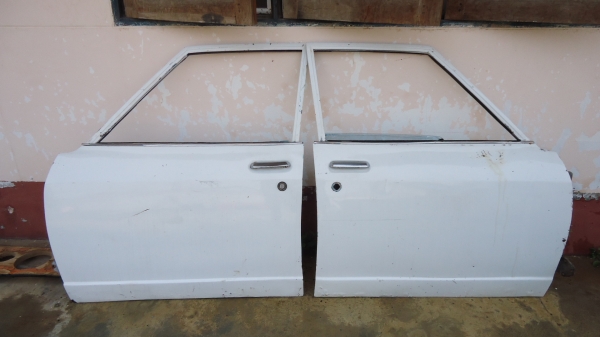 ประตูคู่หน้า TOYOTA    RT81ครับ