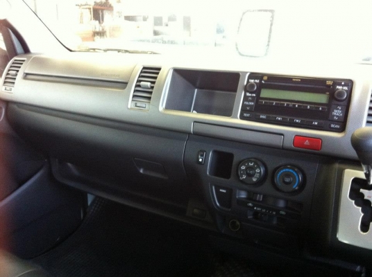 ขายรถตู้ TOYOTA สีขาว รุ่น VENTURY 2.7G ATM ปี 2011